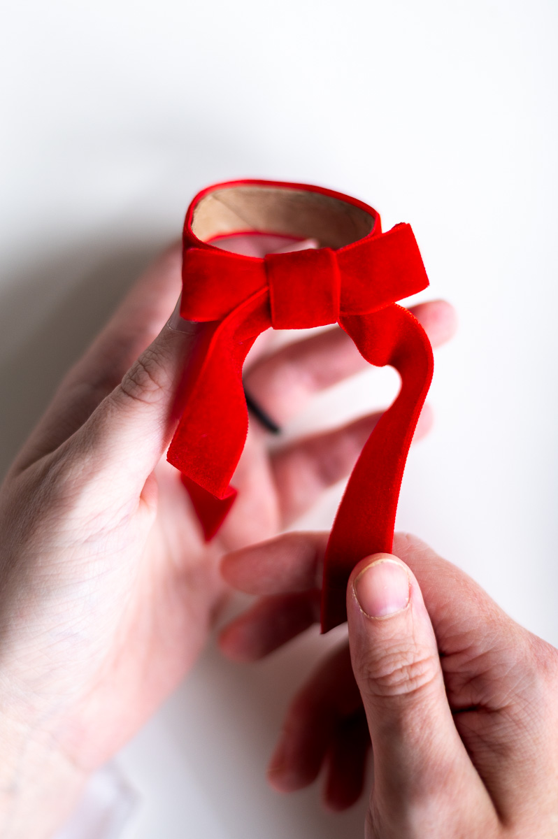 Step-by-step tutorial showing how to make red velvet DIY napkin rings for Christmas entertaining.
