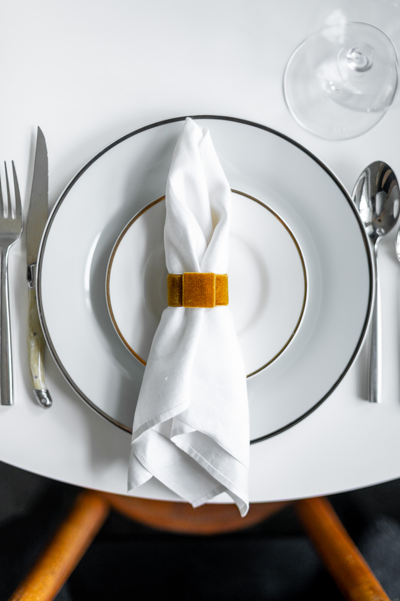 DIY gold velvet napkin ring paired with a warm fall tablescape, perfect for Thanksgiving Napkin Rings and Thanksgiving entertaining.