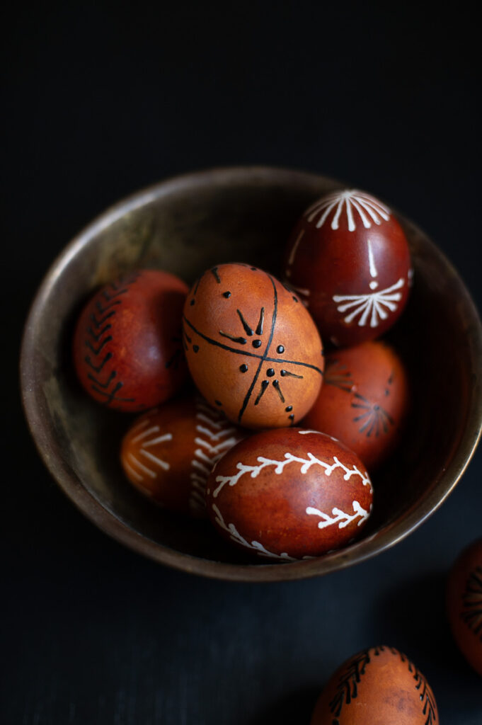 an example of an easy pysanky easter egg design you can create without a kistka using traditional drop pull, pin-drag wax decorating techniques.